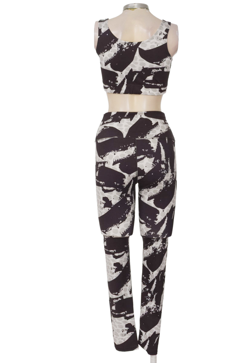 Ropa Deportiva / Salida de Baño color Negro - GreenFit