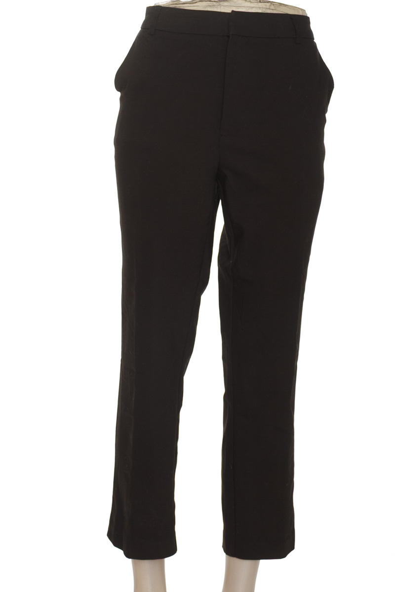 Pantalones color Negro - Stradivarius