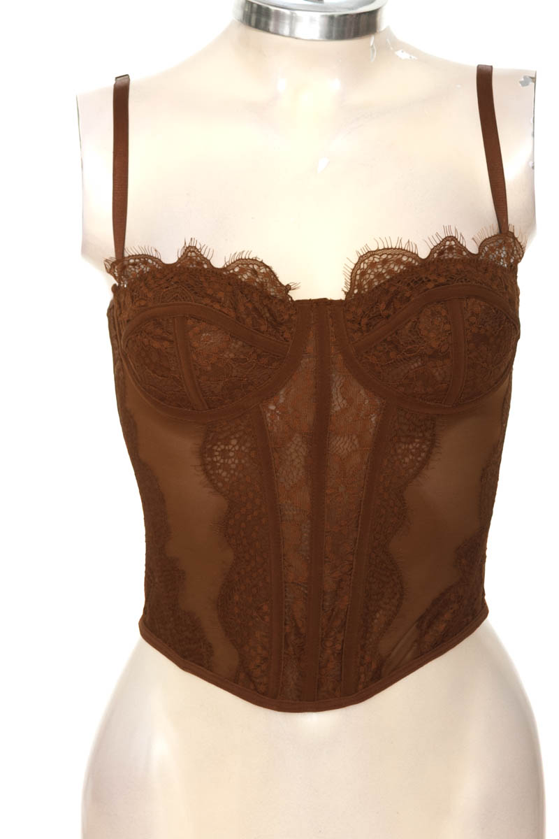 Top / Camiseta color Café - Closeando