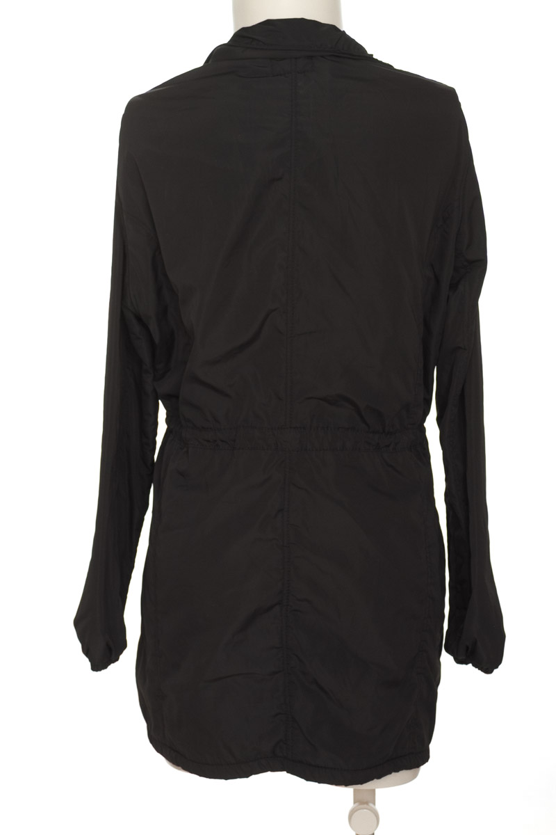 Chaqueta / Abrigo color Negro - Closeando