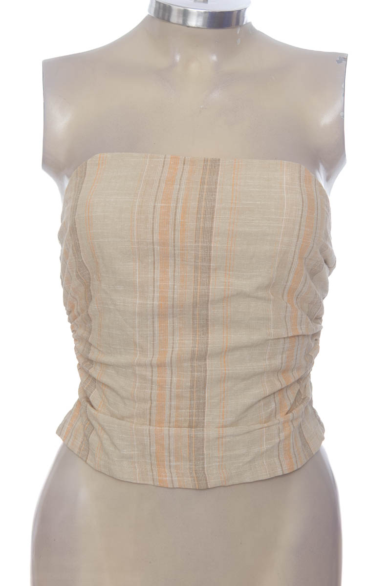 Top / Camiseta color Café - Divided by H&M
