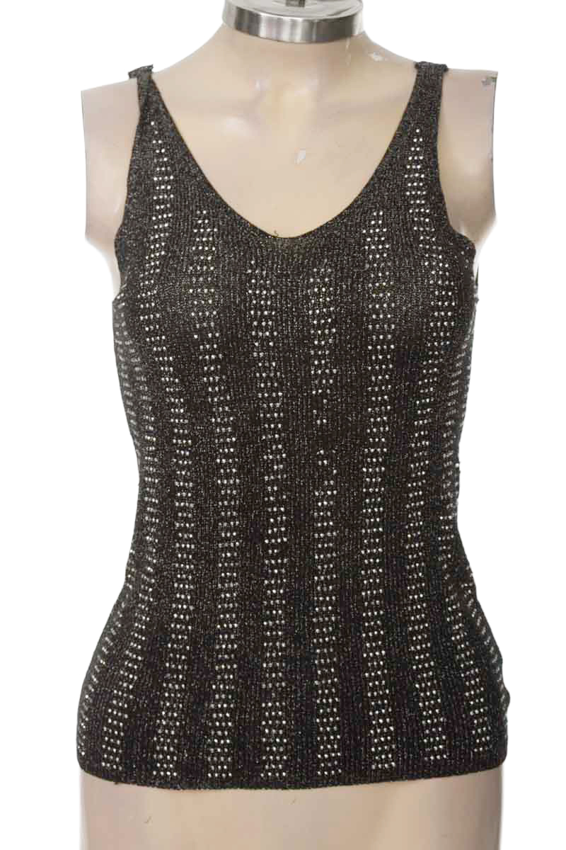 Top / Camiseta color Negro - Closeando