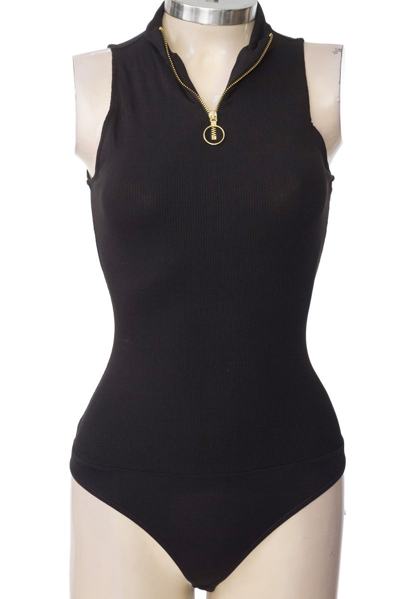Top / Camiseta color Negro - Studio F
