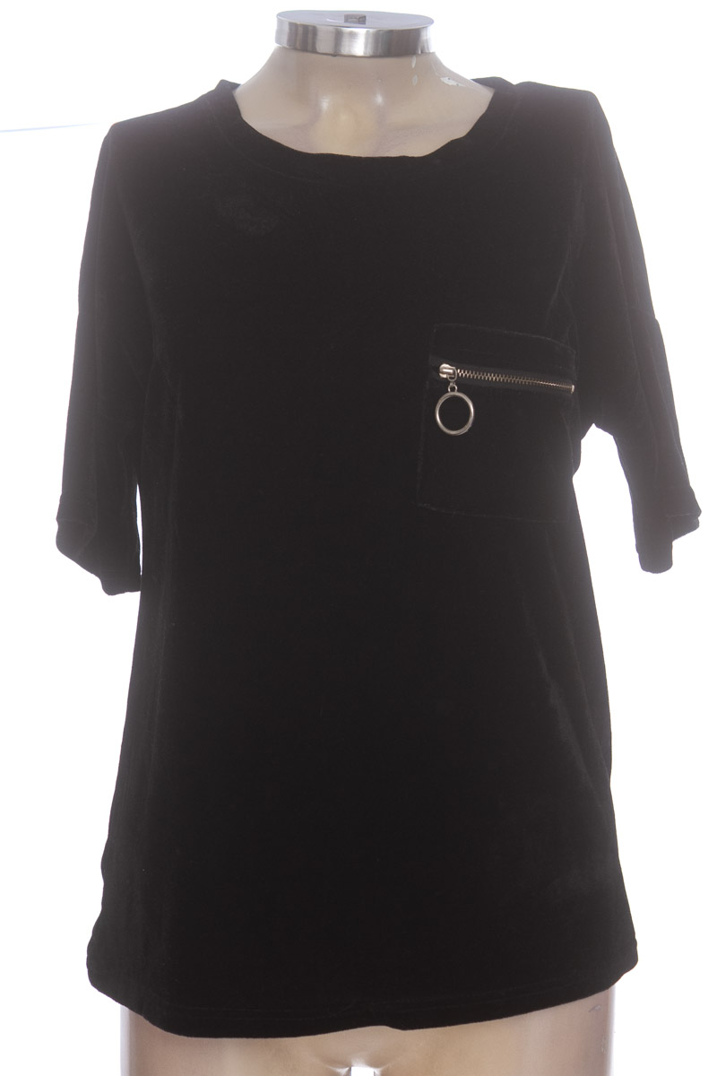 Top / Camiseta color Negro - Closeando