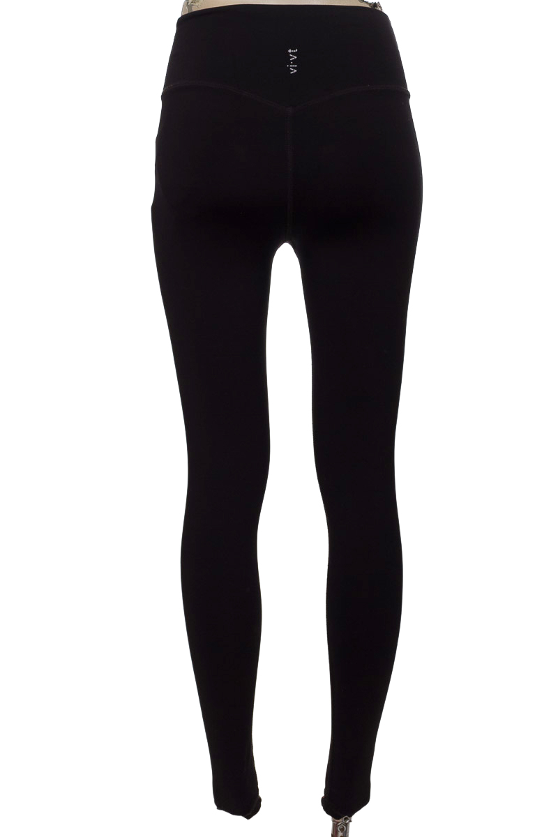 Ropa Deportiva / Salida de Baño color Negro - Vivt