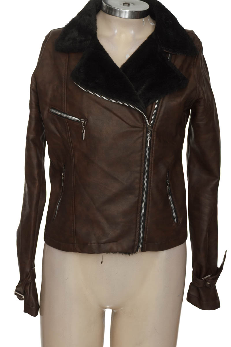 Chaqueta / Abrigo color Café - Closeando