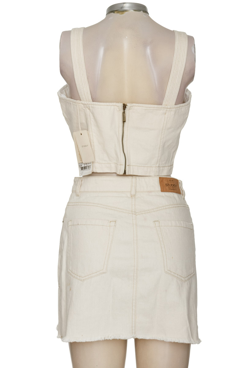 Vestido / Enterizo color Beige - Studio F