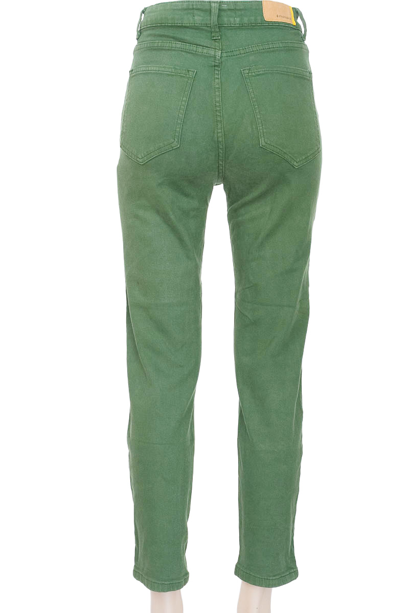 Pantalones color Verde - Stradivarius