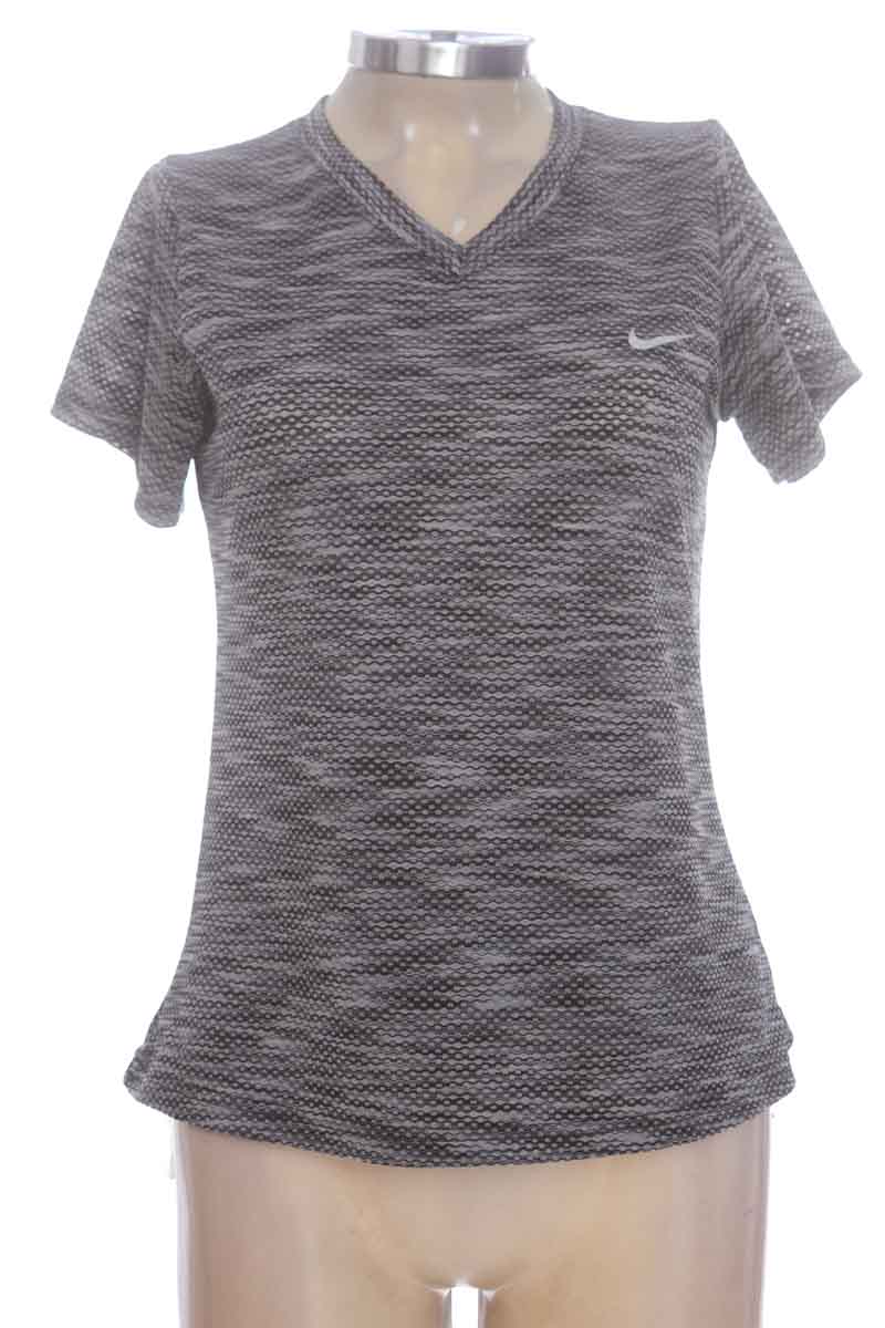 Ropa Deportiva / Salida de Baño color Gris - Closeando