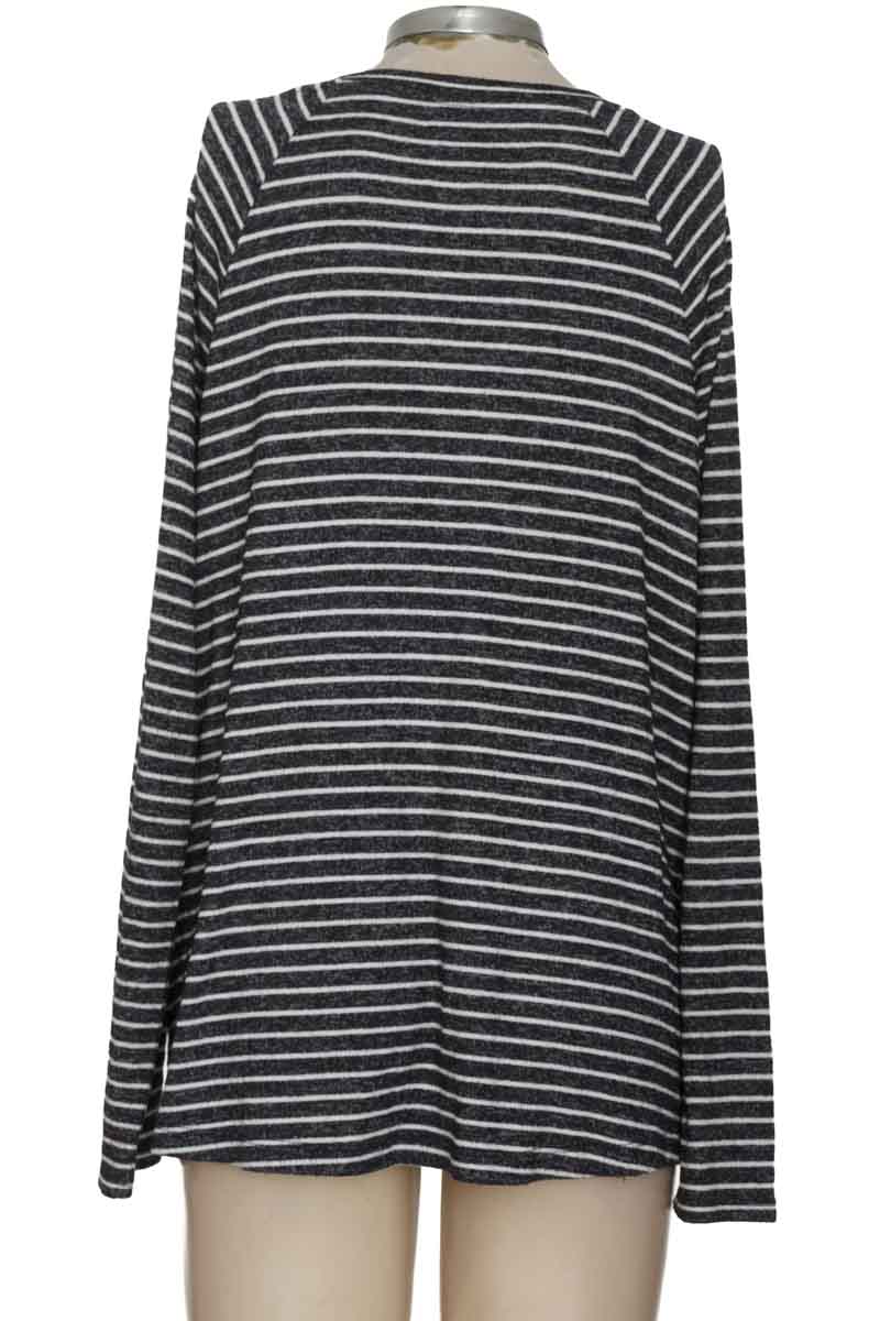 Sweater color Azul - Nic+Zoe