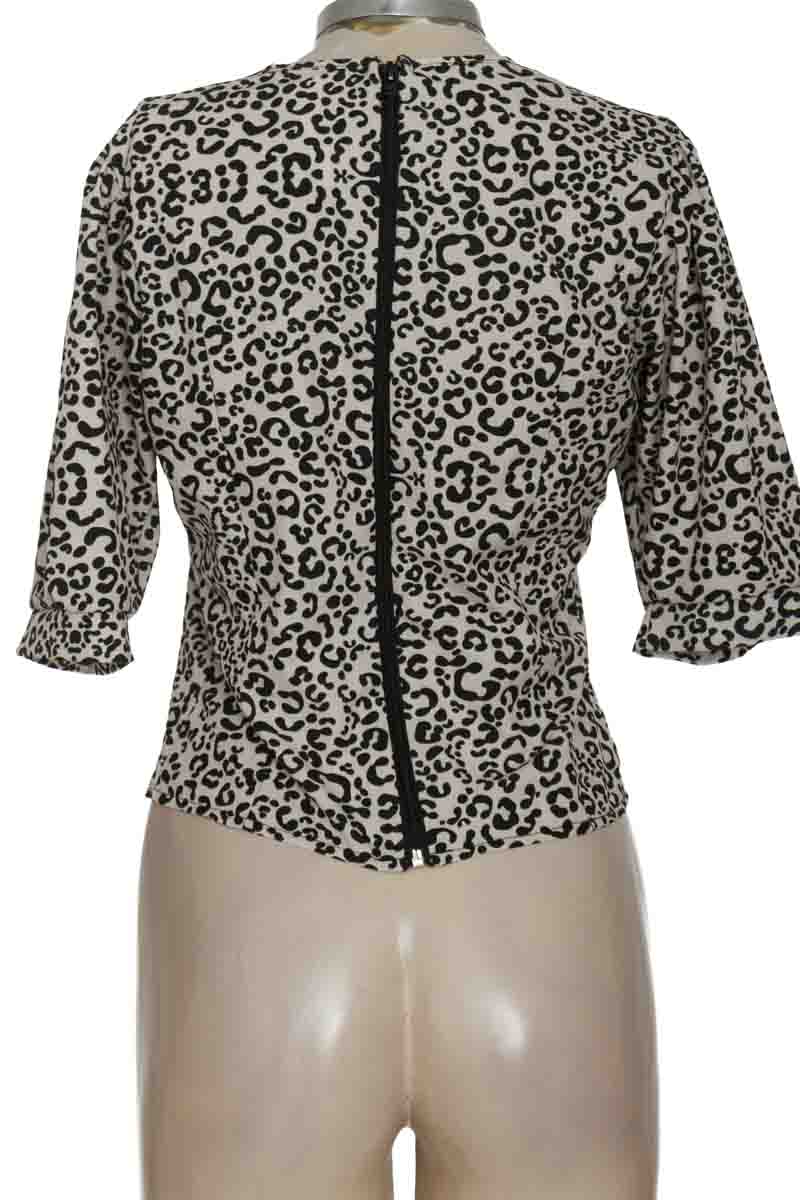 Top / Camiseta color Beige - Closeando