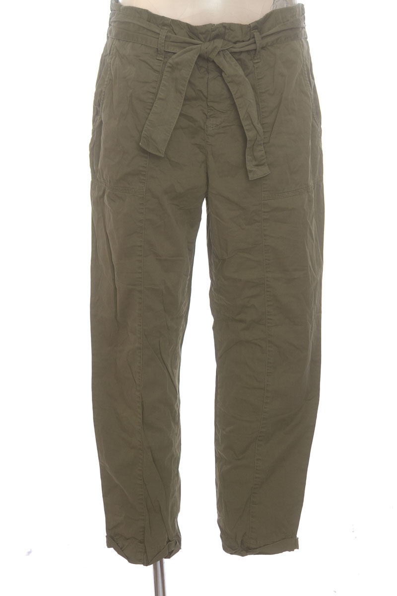 Pantalones color Verde - Stradivarius