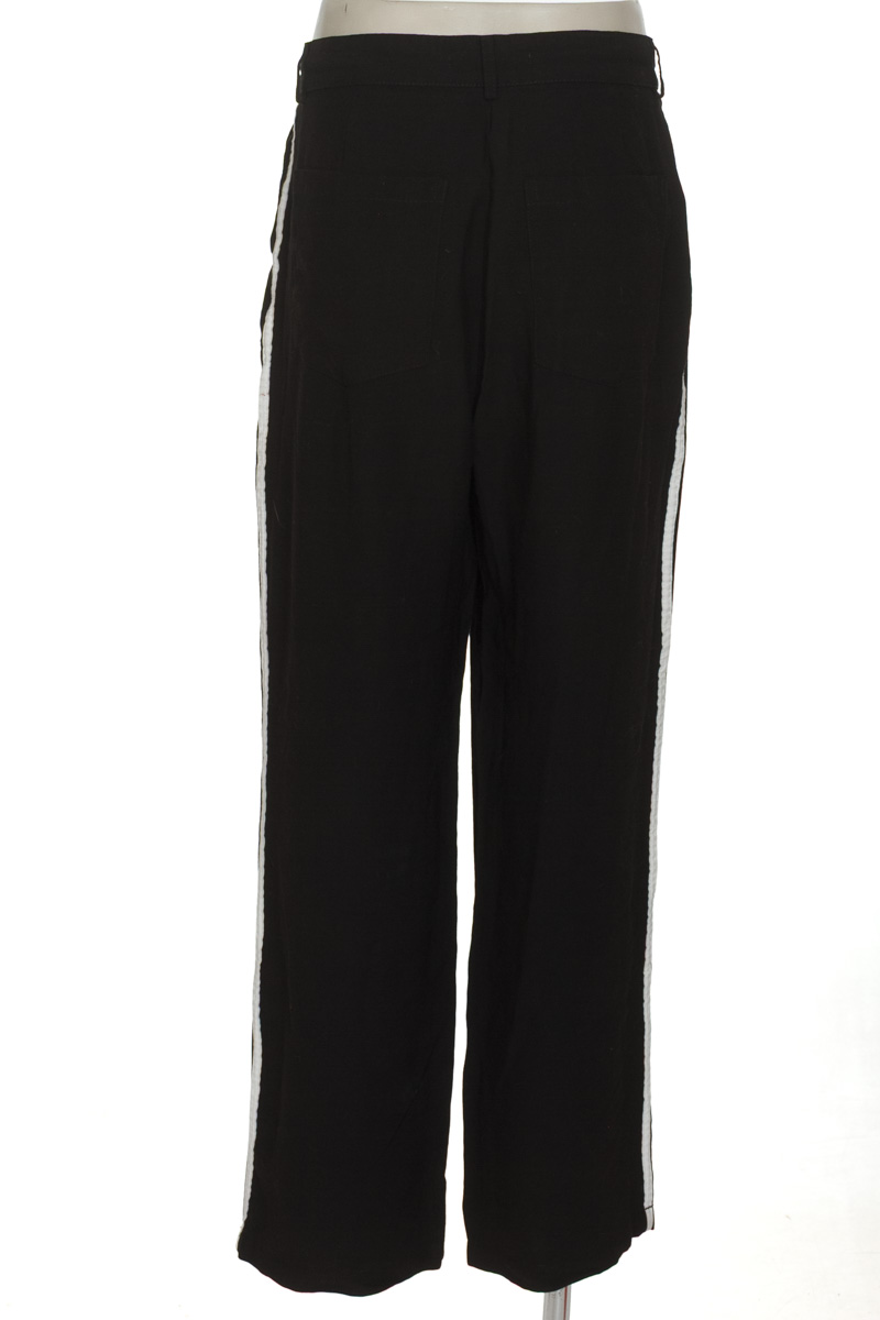 Pantalones color Negro - Lola
