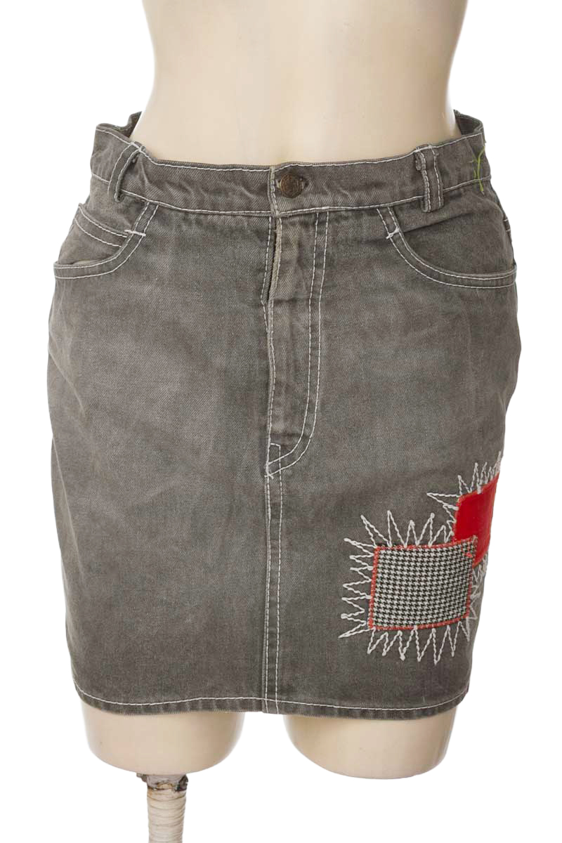 Falda color Gris - Closeando