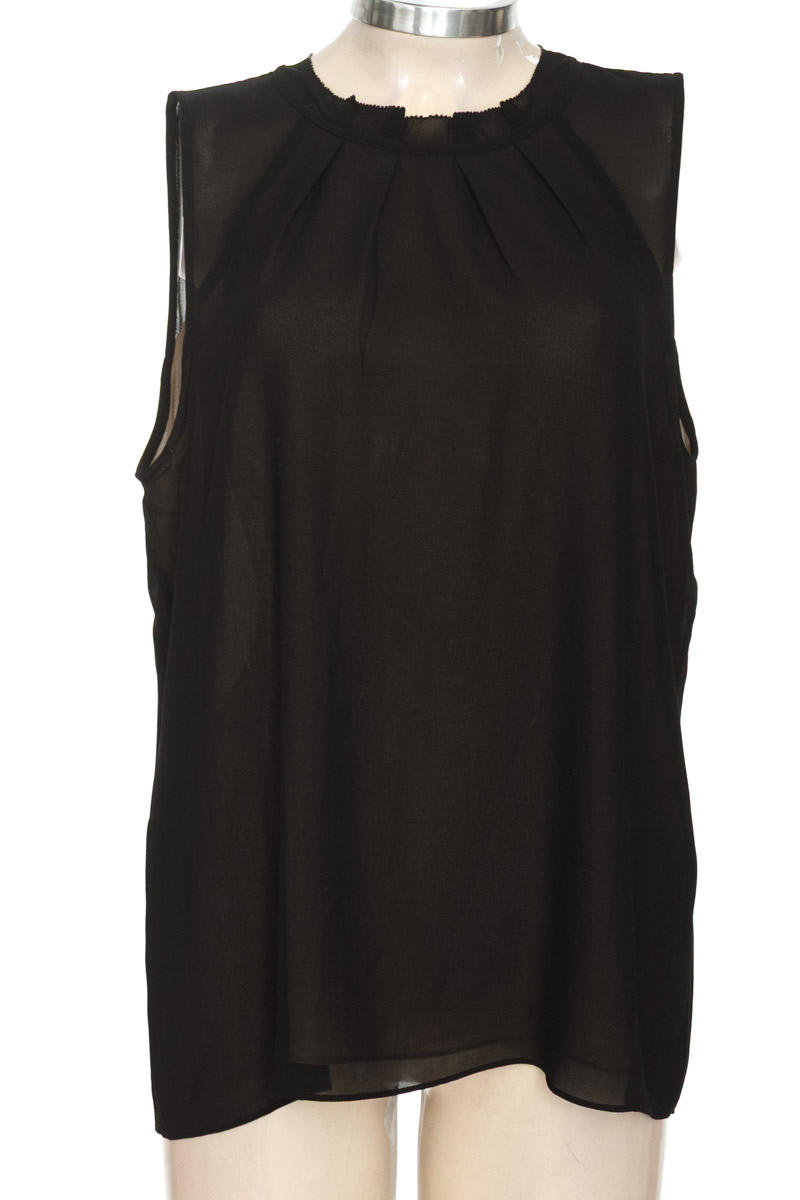 Top / Camiseta color Negro - Rose + Olive