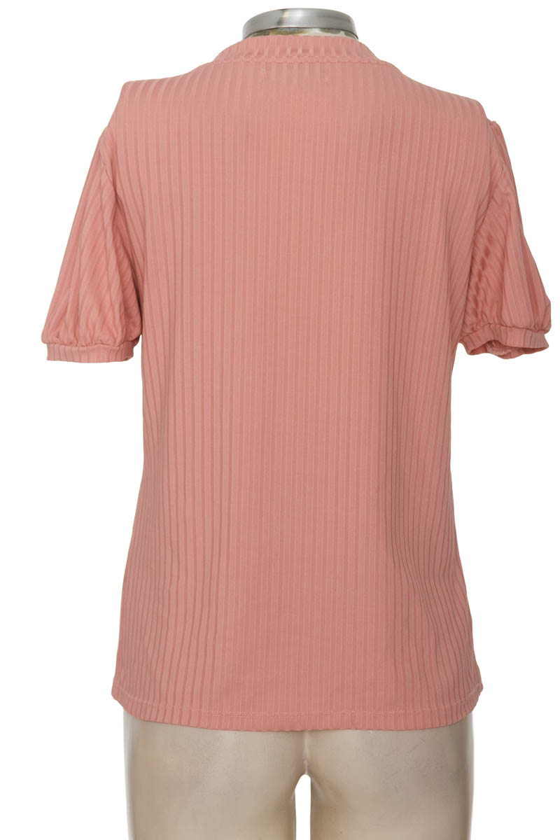 Top / Camiseta color Rosado - Basement