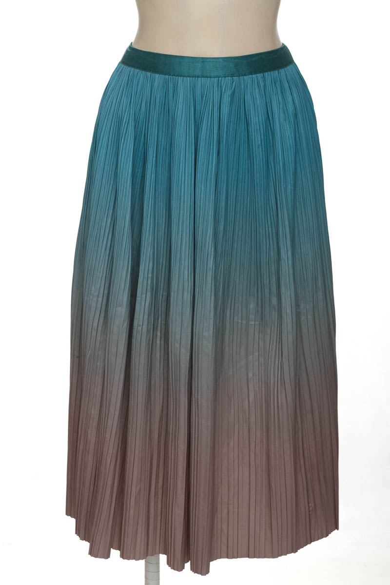 Falda color Azul - Closeando