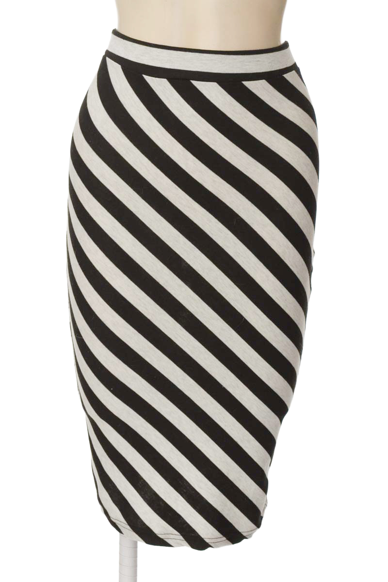 Falda color Negro - Closeando