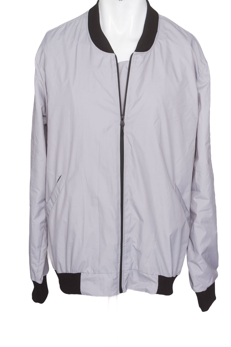 Chaqueta color Gris - Closeando
