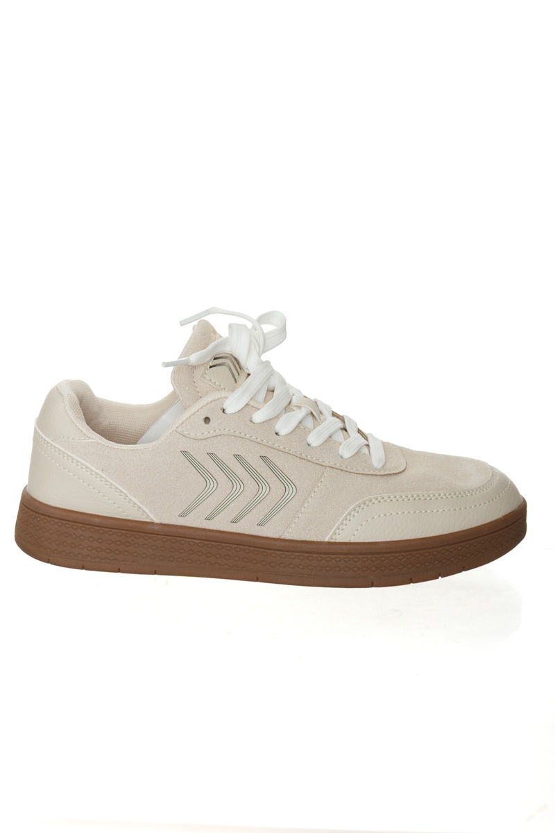 Zapatos color Beige - Closeando