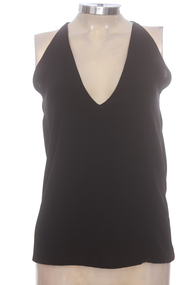 Top / Camiseta color Negro - Closeando