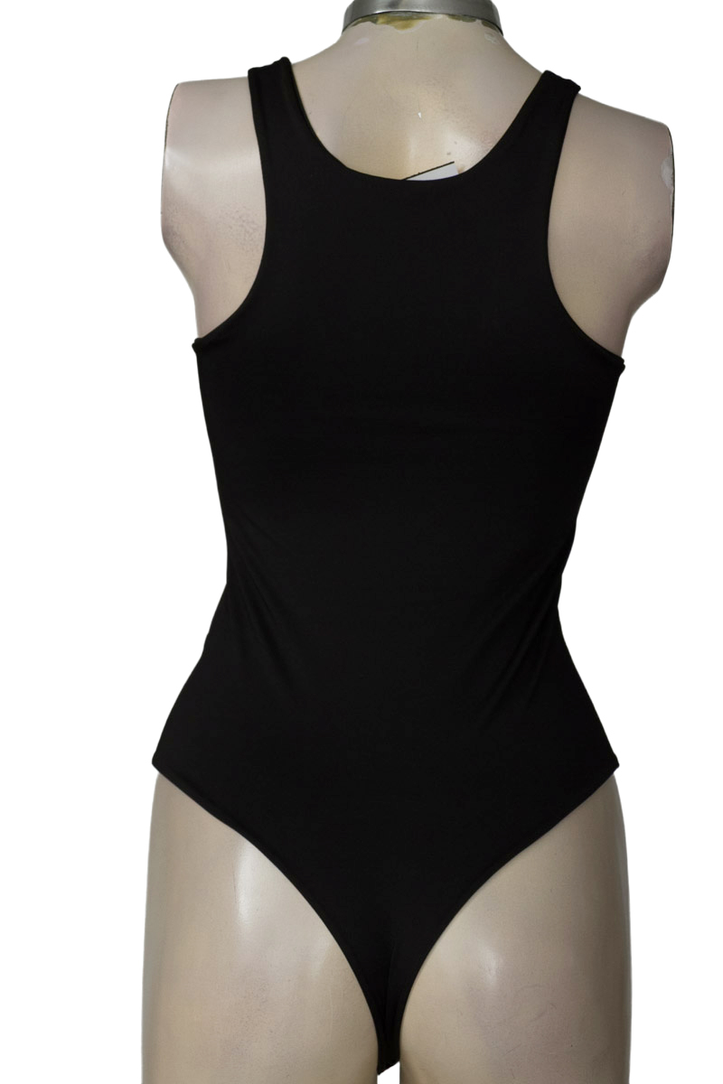 Top / Camiseta color Negro - Closeando