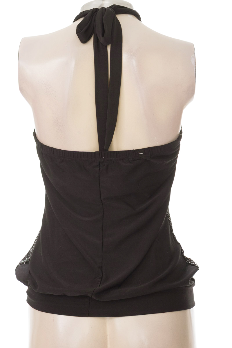 Top / Camiseta color Negro - Closeando