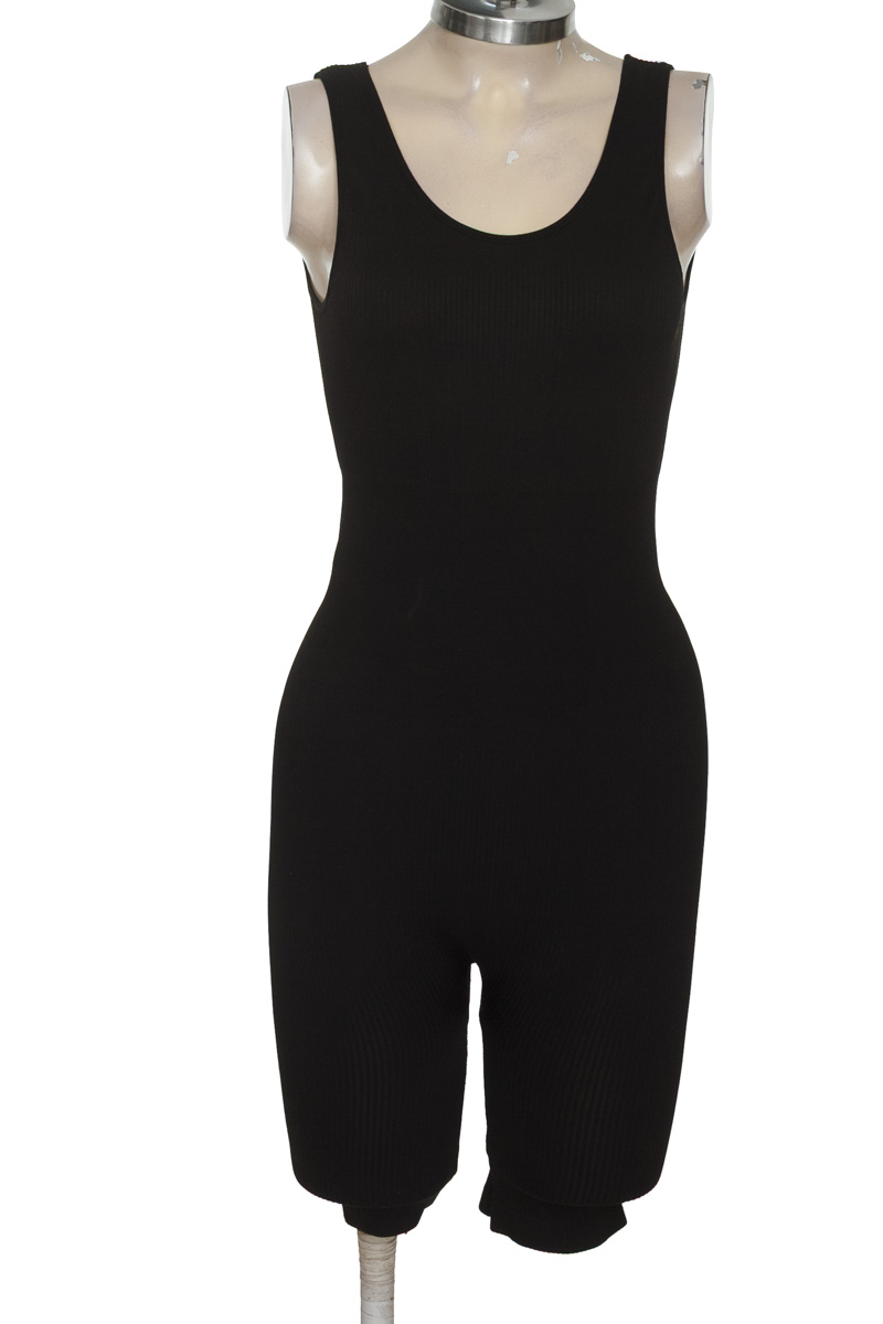 Vestido / Enterizo color Negro - Closeando