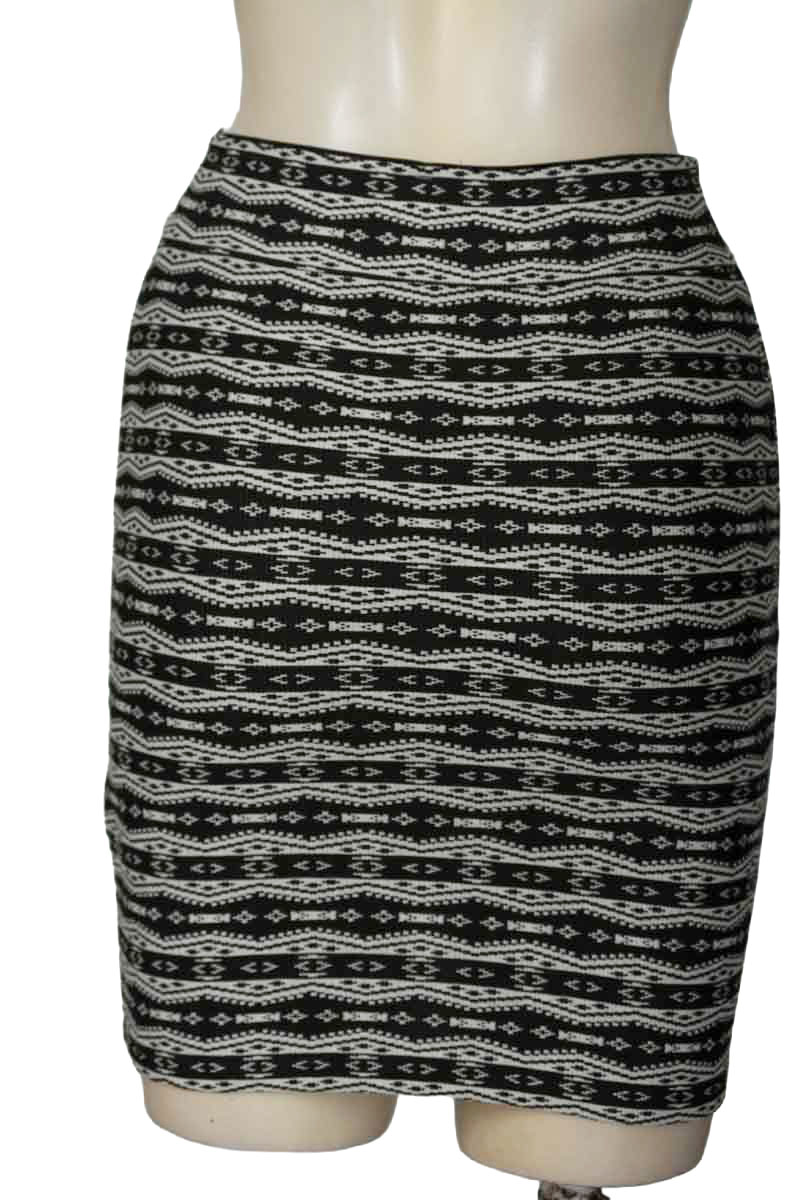 Falda color Negro - Stradivarius