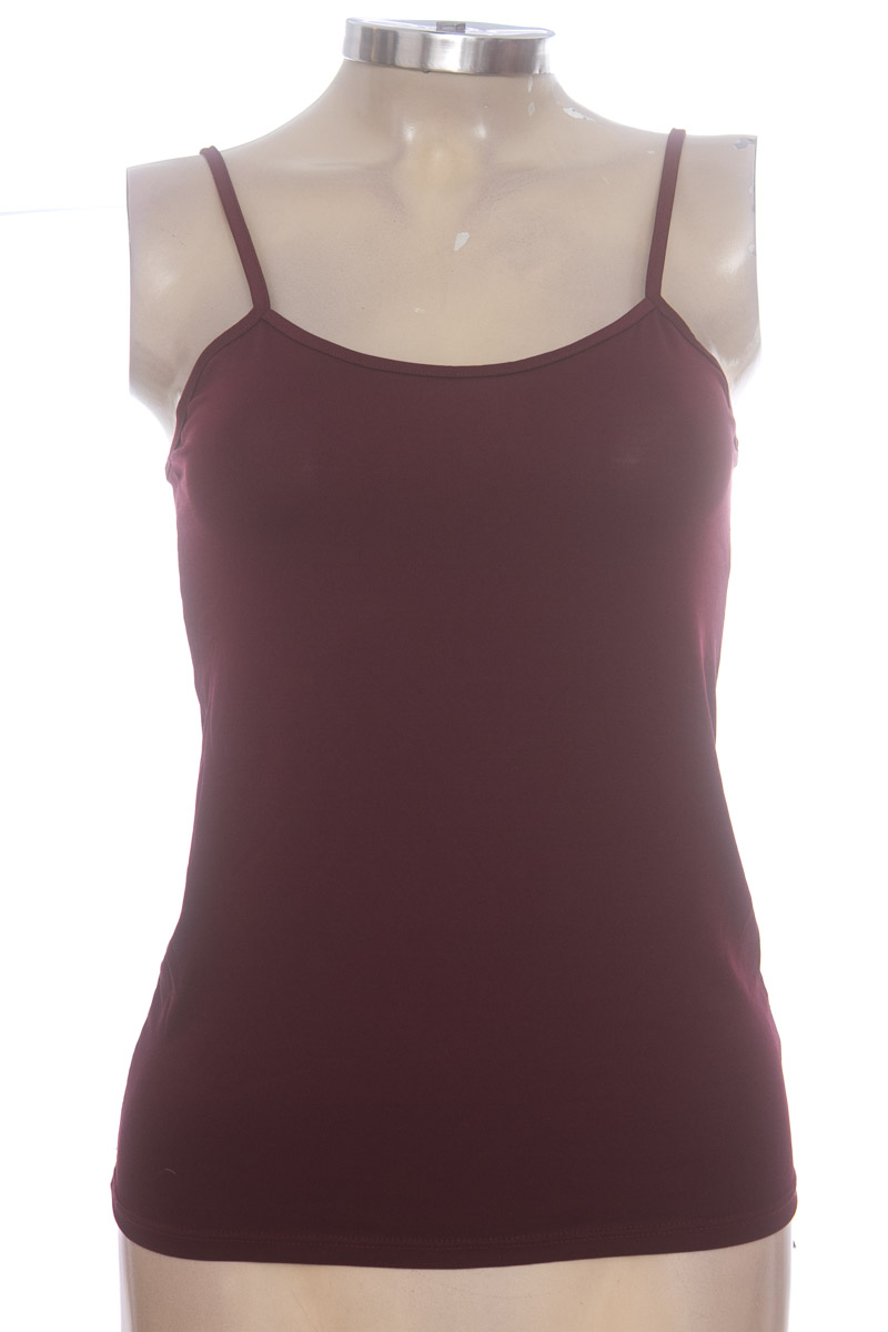 Top / Camiseta color Vinotinto - Closeando