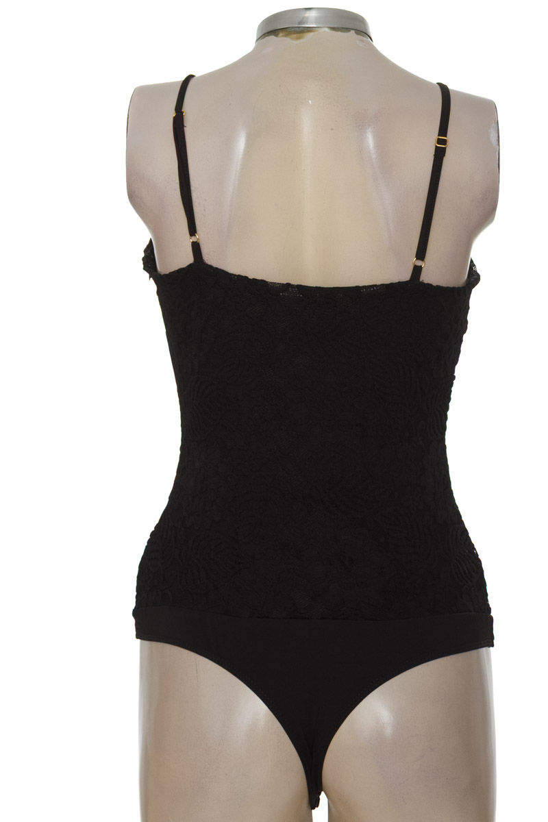 Top / Camiseta color Negro - Studio F