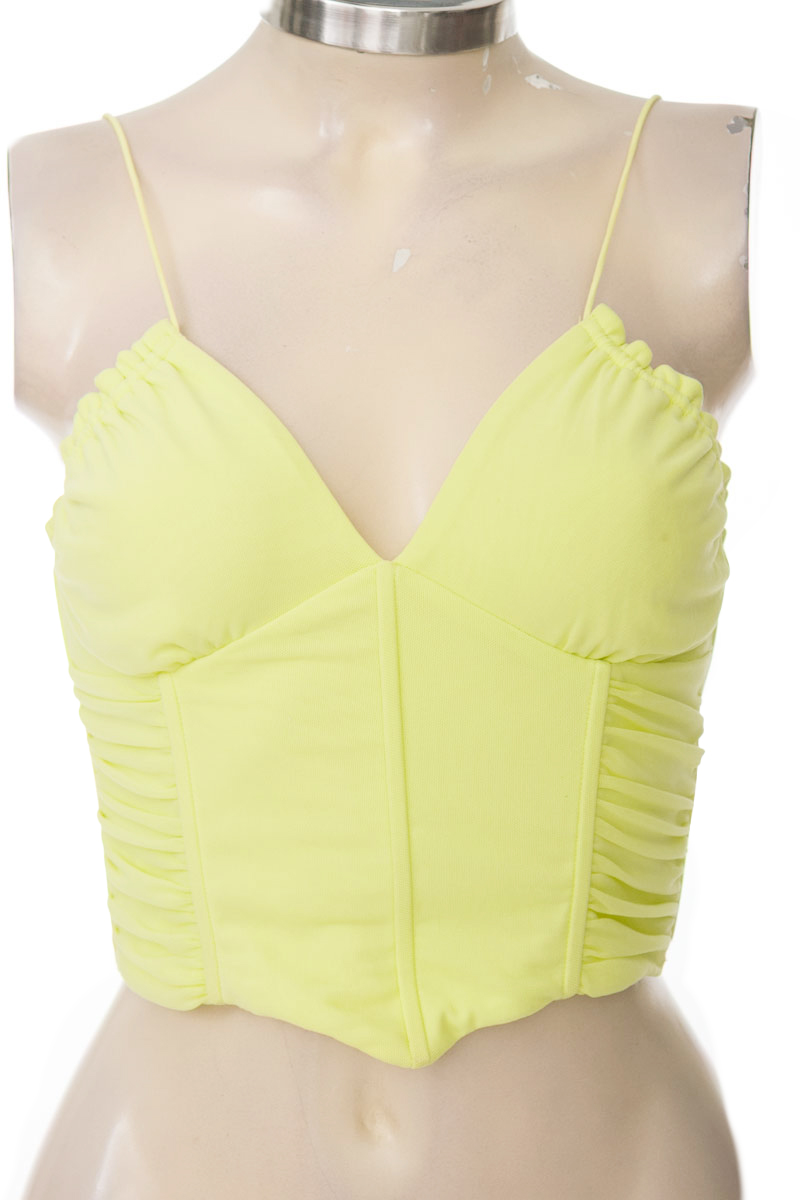 Top / Camiseta color Verde - Bikbok