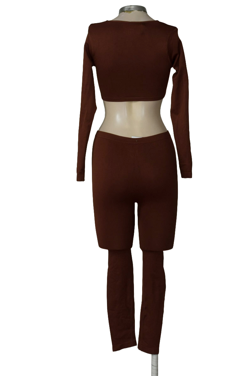 Ropa Deportiva / Salida de Baño color Café - Closeando
