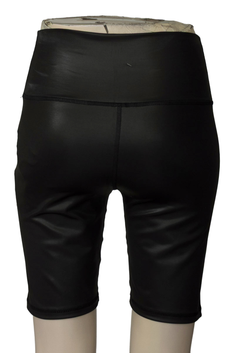 Ropa Deportiva / Salida de Baño color Negro - Closeando