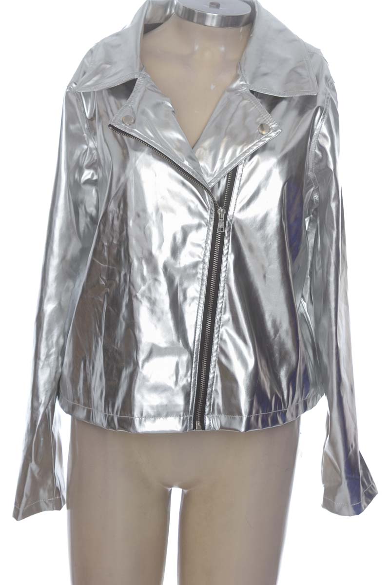 Chaqueta / Abrigo color Plateado - Dahla