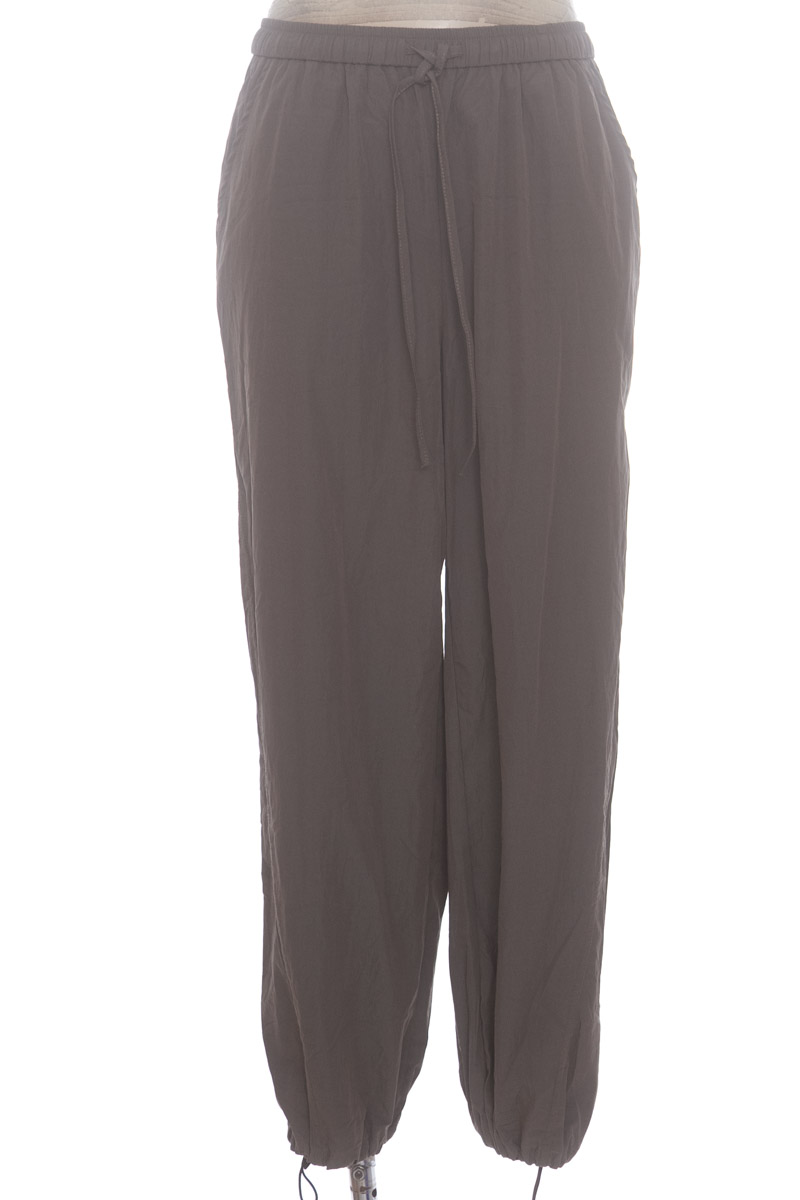 Pantalones color Gris - Fashion