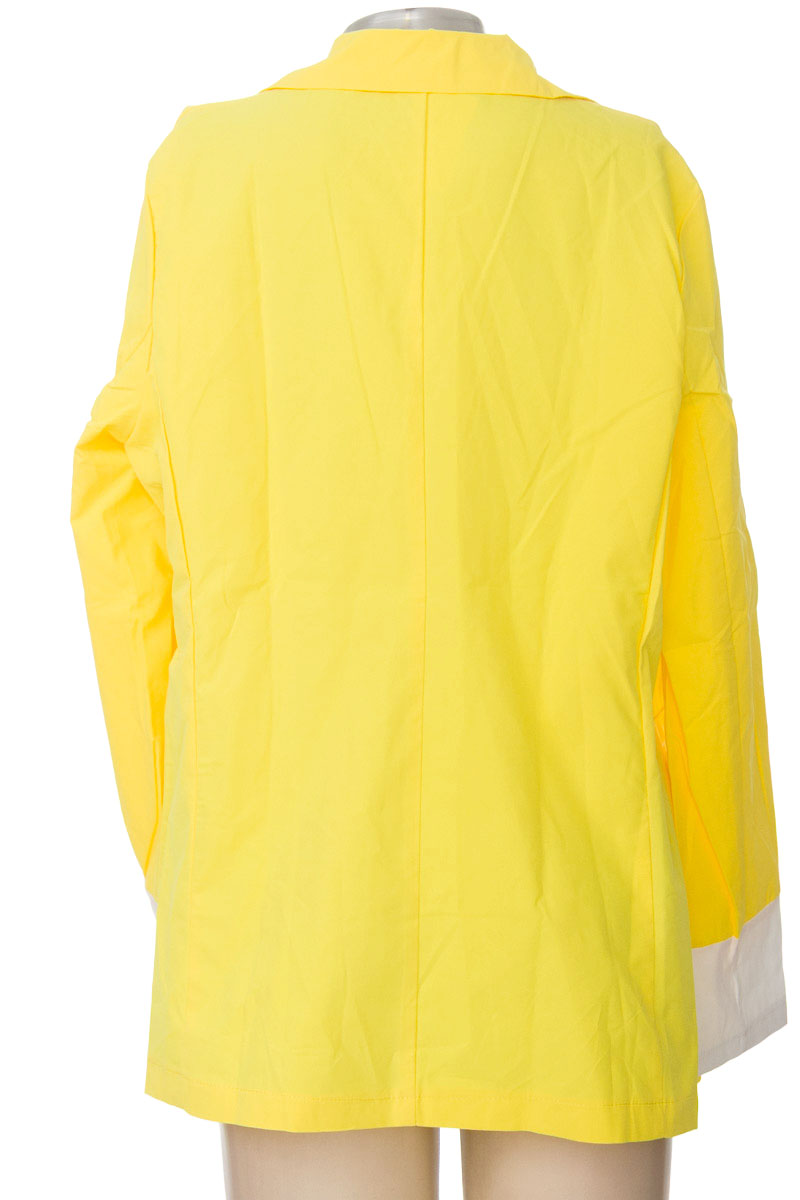 Chaqueta / Abrigo color Amarillo - Closeando