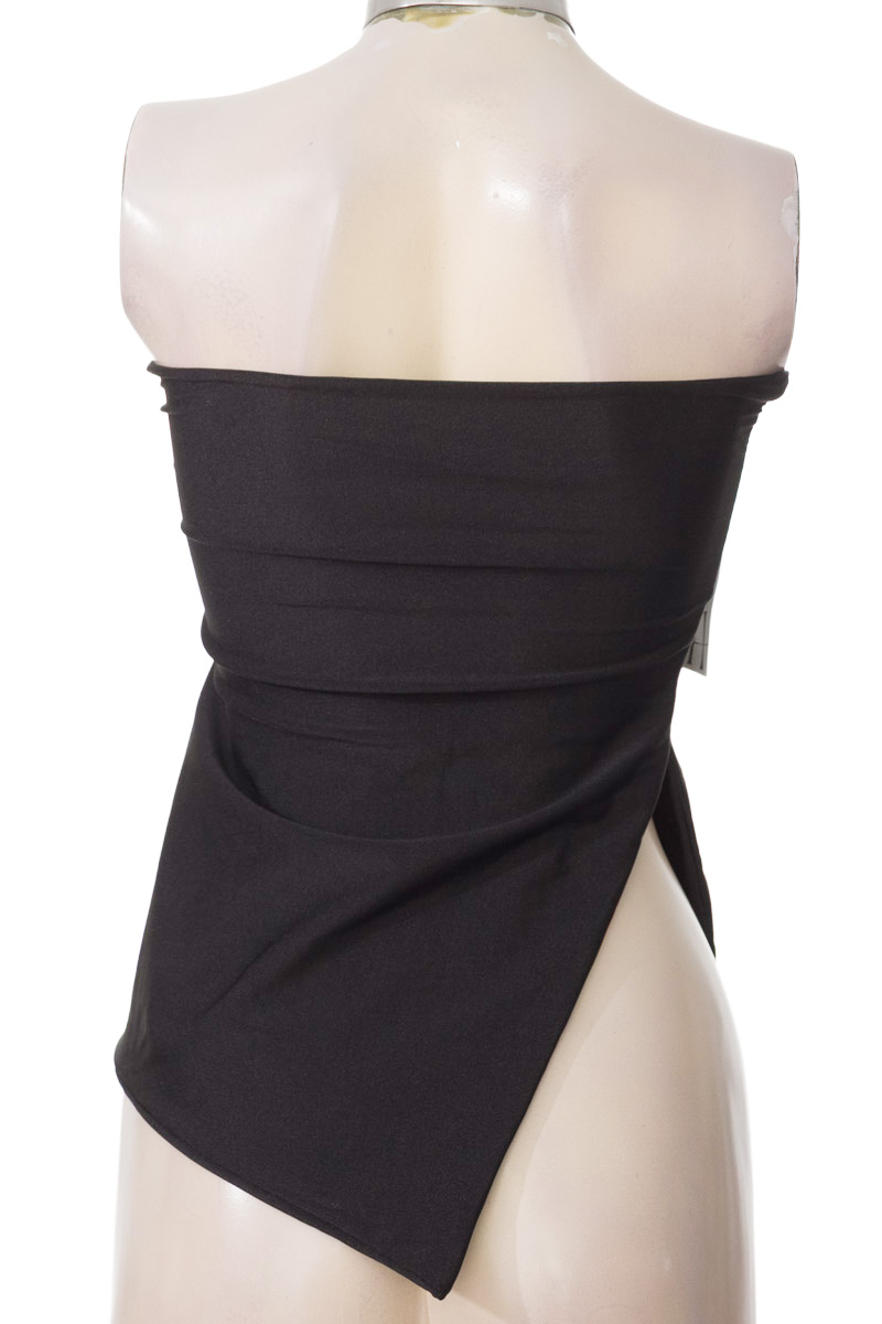 Top / Camiseta color Negro - Shopping Hunters