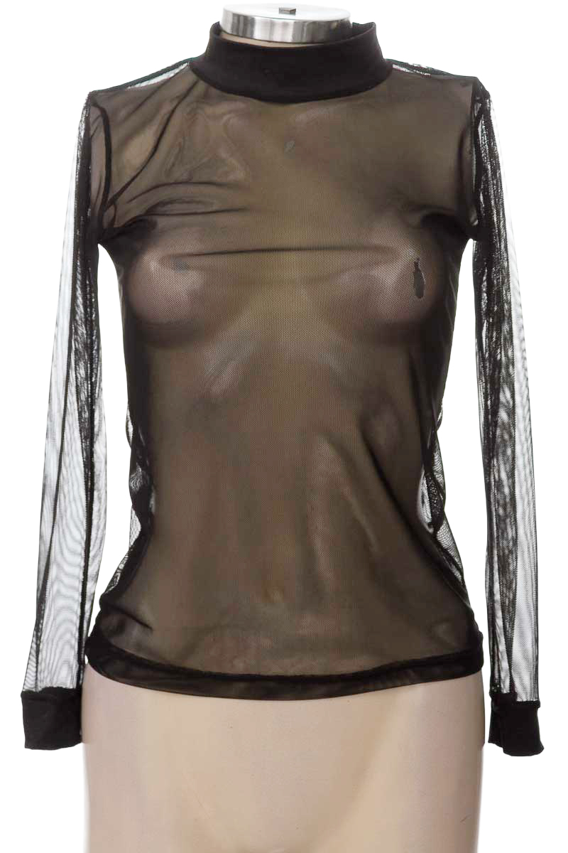 Top / Camiseta color Negro - Closeando