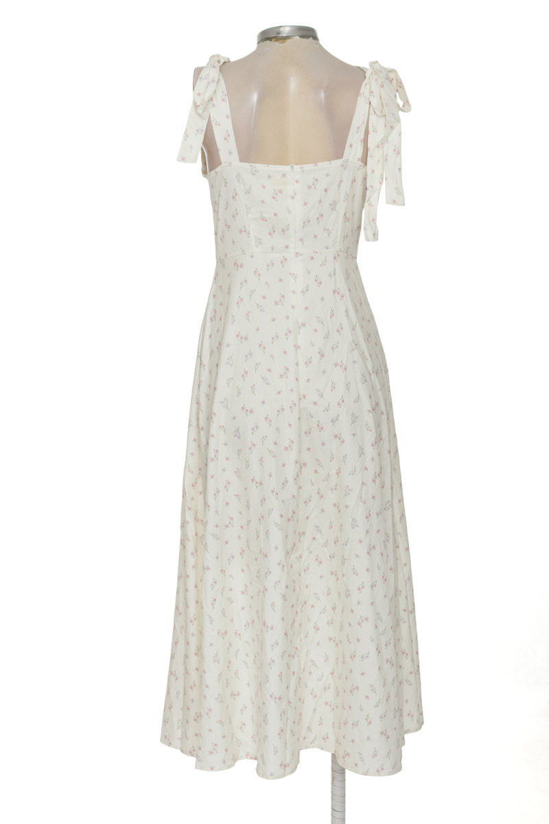 Vestido / Enterizo color Beige - Closeando