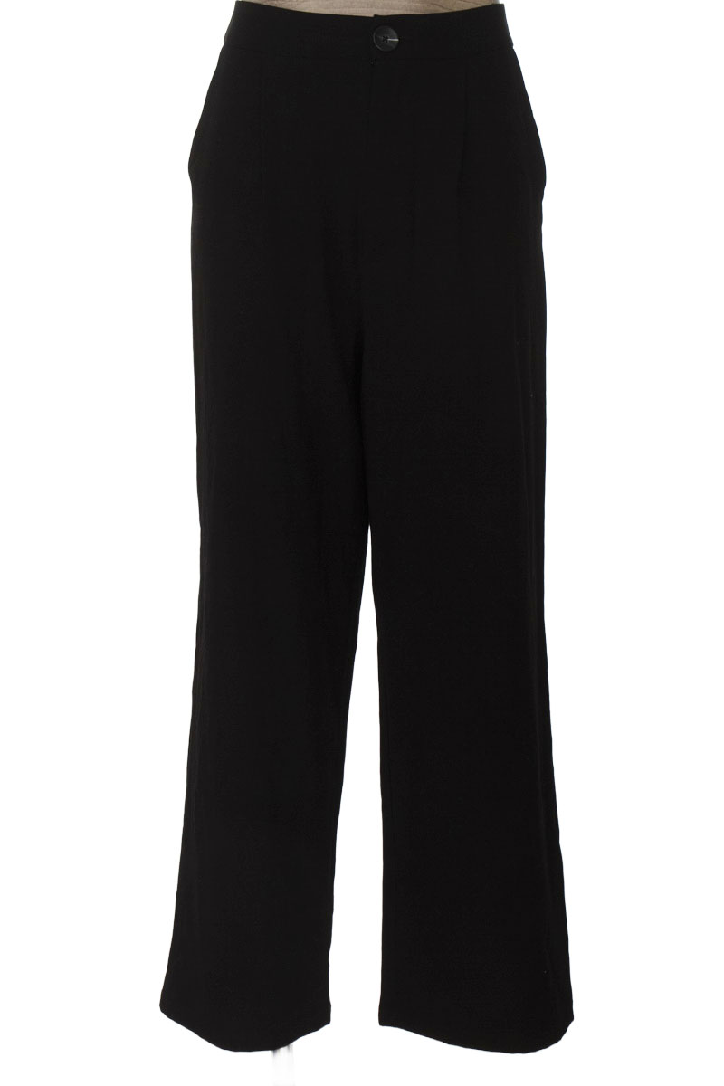 Pantalones color Negro - Stradivarius