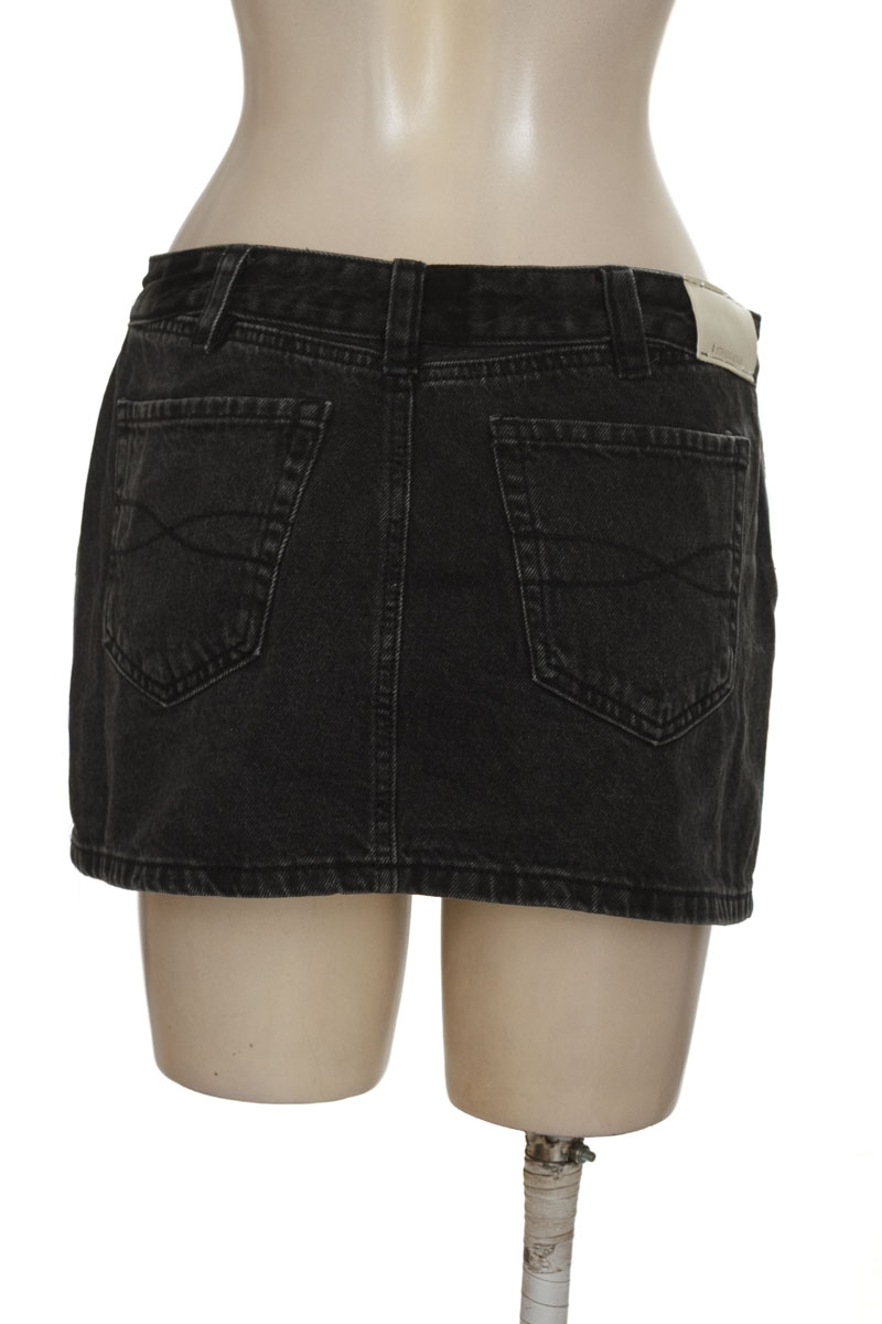 Falda color Negro - Stradivarius