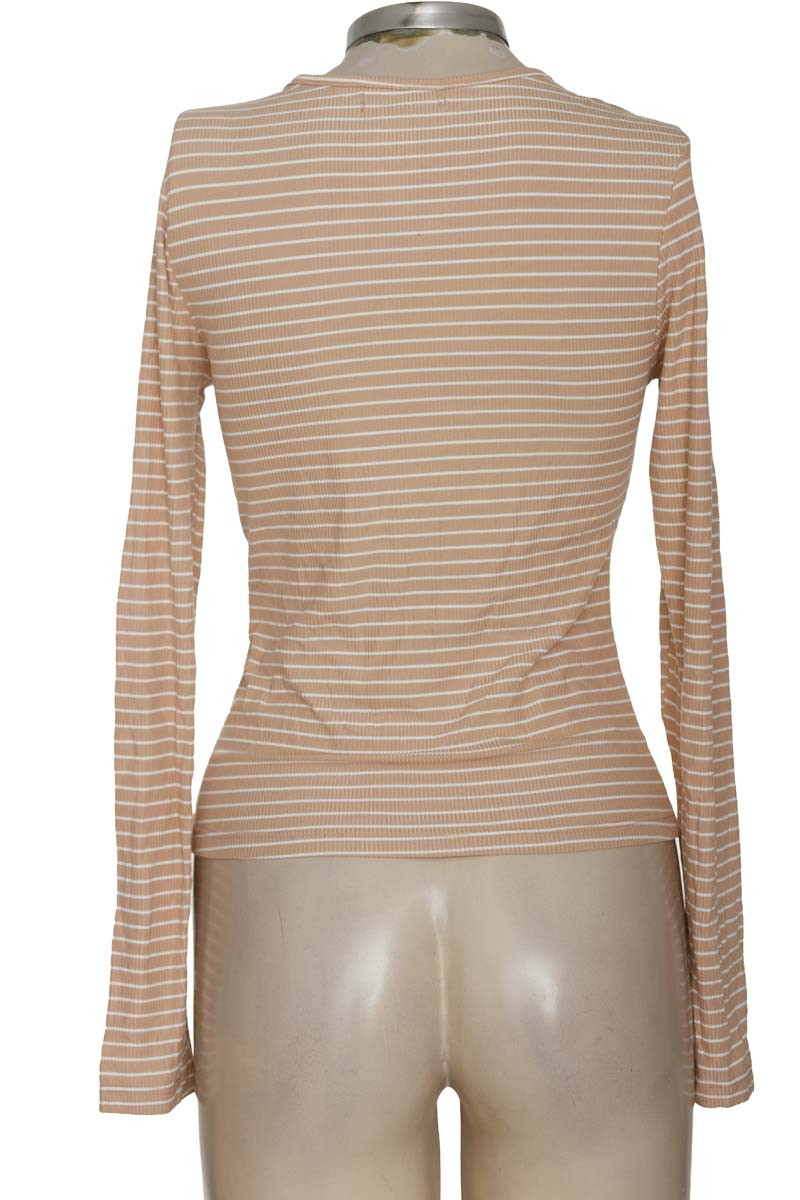 Top / Camiseta color Beige - B Violet