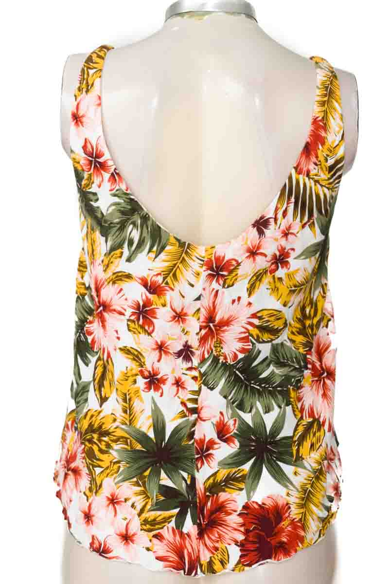 Top / Camiseta color Estampado - Basement