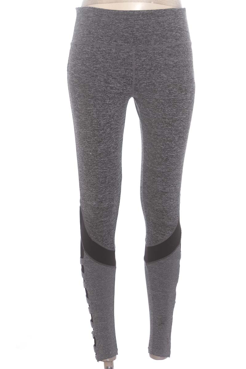 Ropa Deportiva / Salida de Baño color Gris - Diadora