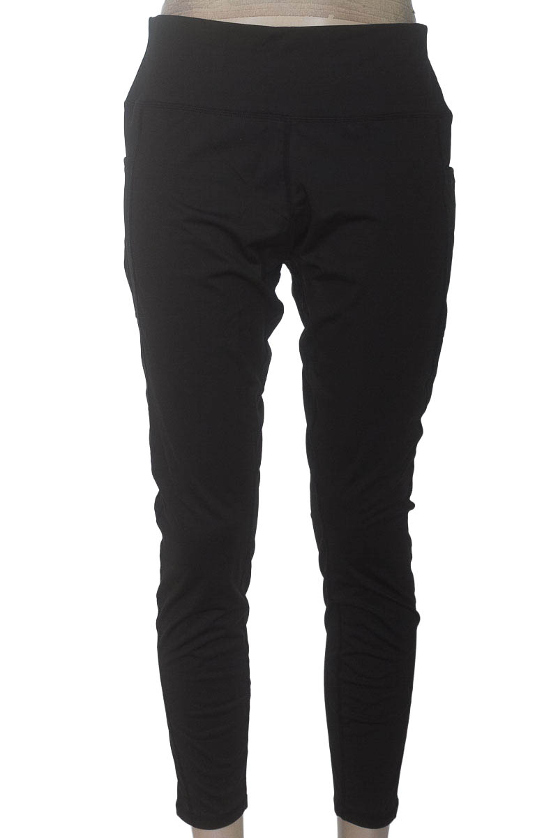 Ropa Deportiva / Salida de Baño color Negro - Closeando