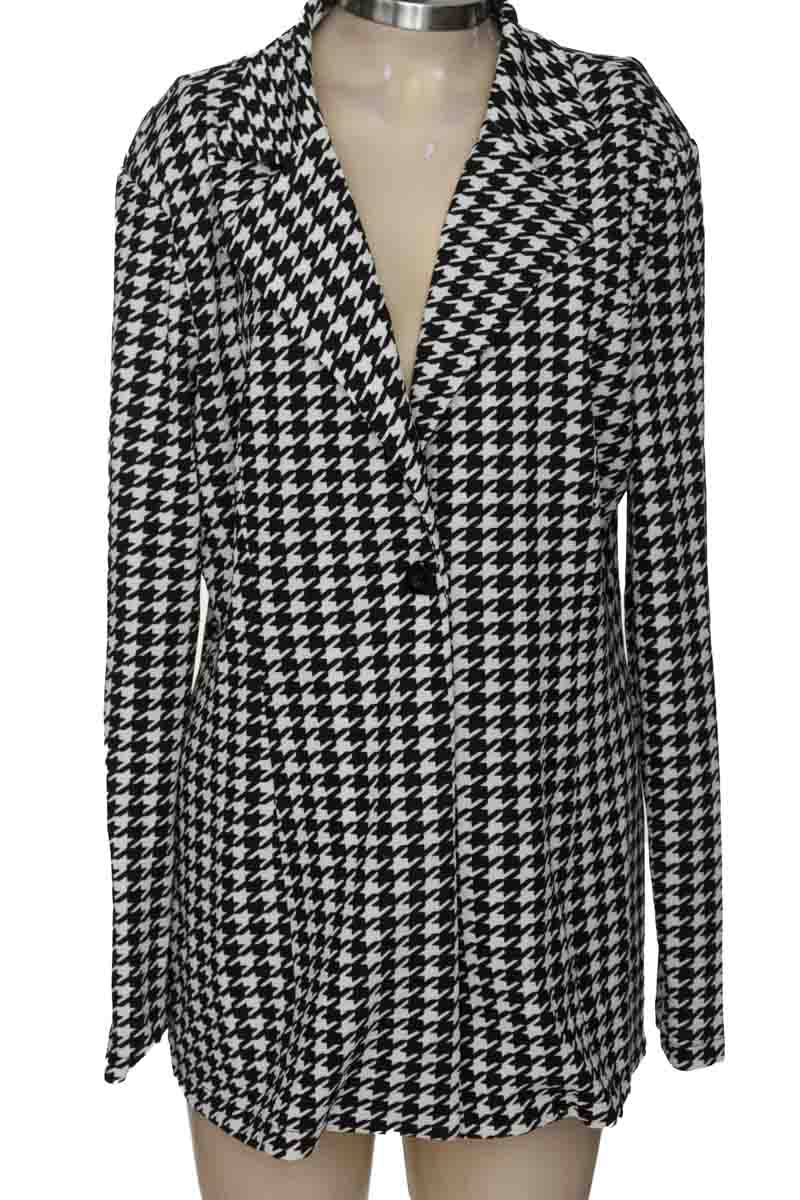 Chaqueta / Abrigo color Negro - Closeando