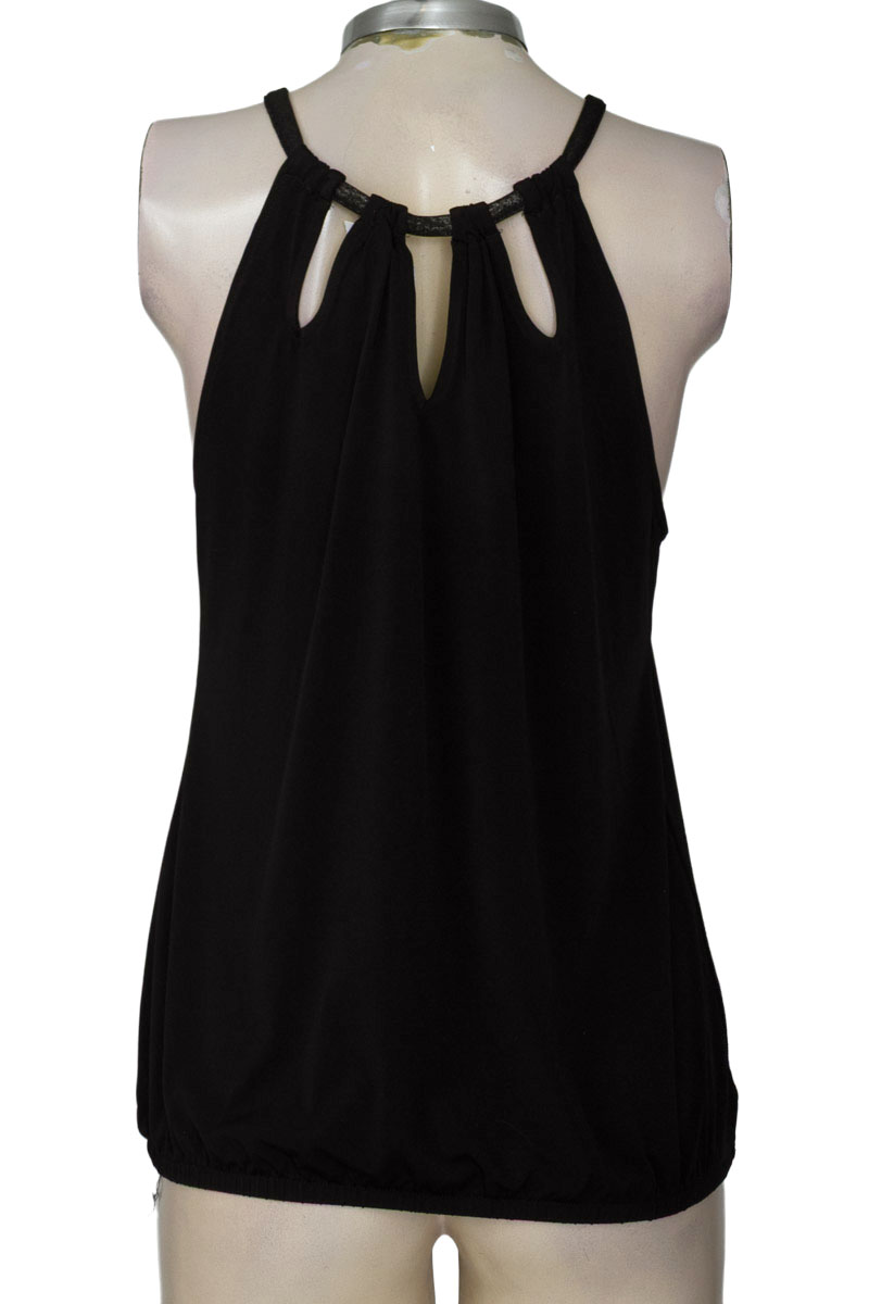 Top / Camiseta color Negro - Closeando