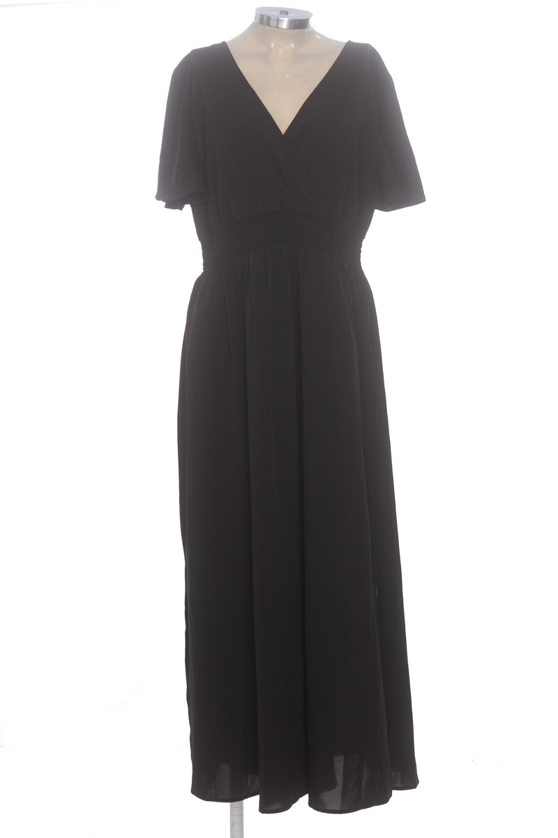 Vestido / Enterizo color Negro - Closeando