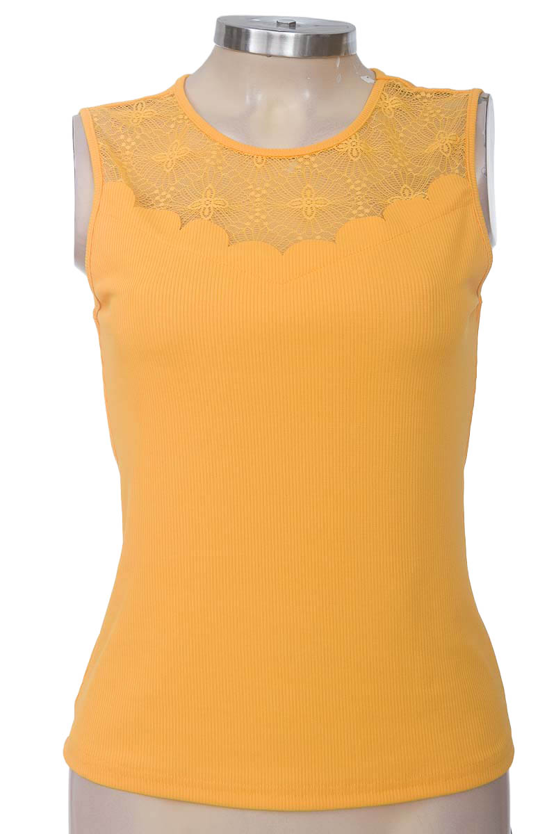 Top / Camiseta color Amarillo - Shein